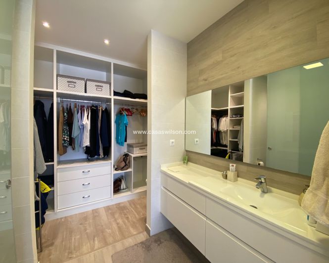 Image No.30-3 Bed Villa for sale