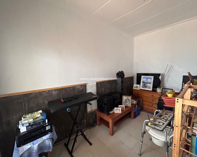 Image No.10-2 Bed House for sale