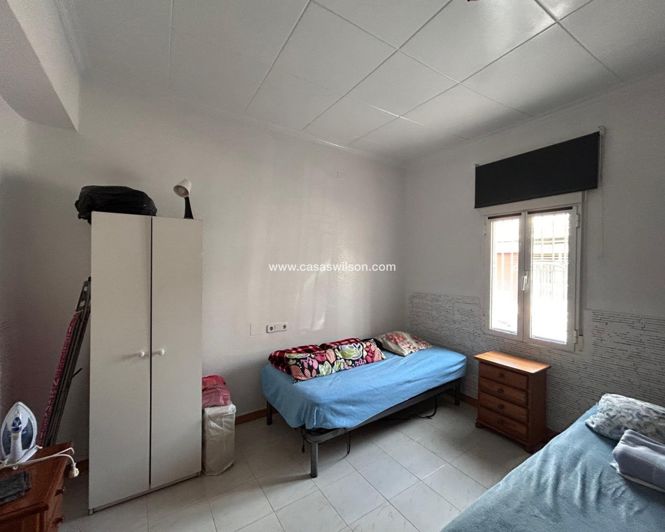 Image No.12-2 Bed House for sale