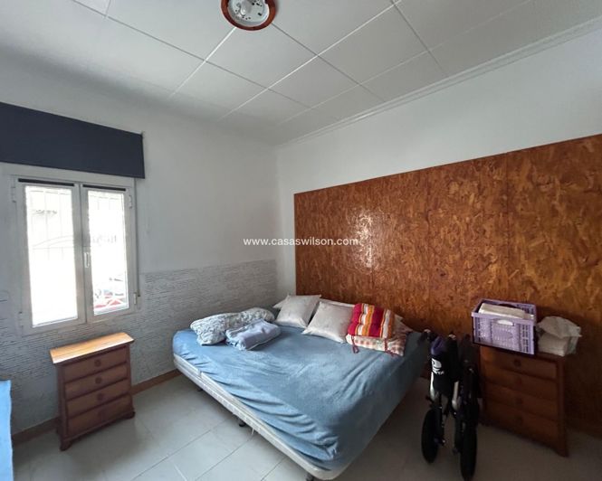 Image No.13-2 Bed House for sale