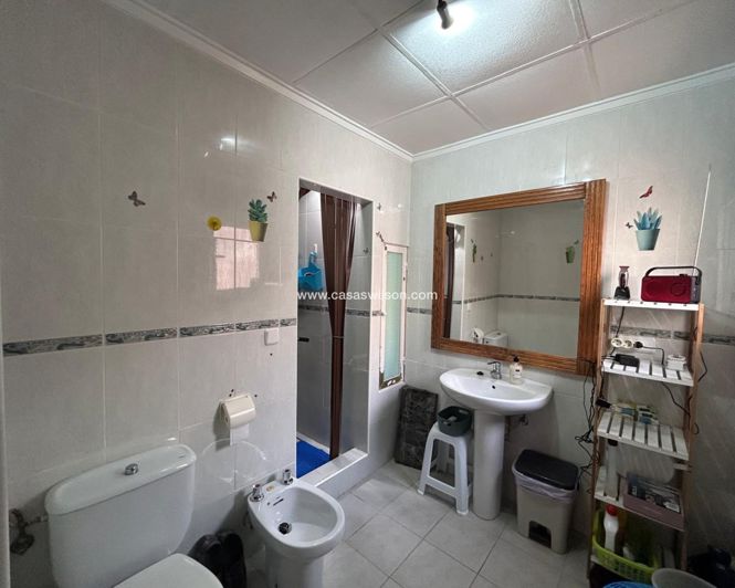 Image No.16-2 Bed House for sale