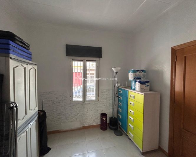 Image No.5-2 Bed House for sale