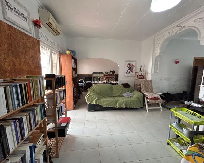 Image No.9-2 Bed House for sale