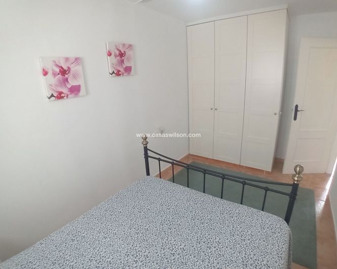 Image No.15-3 Bed Townhouse for sale