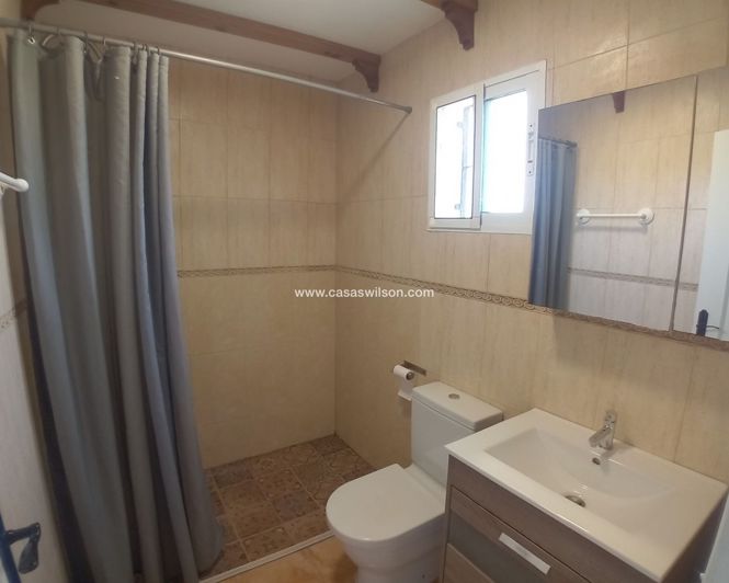 Image No.17-3 Bed Townhouse for sale