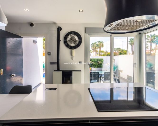 Image No.11-3 Bed Villa for sale