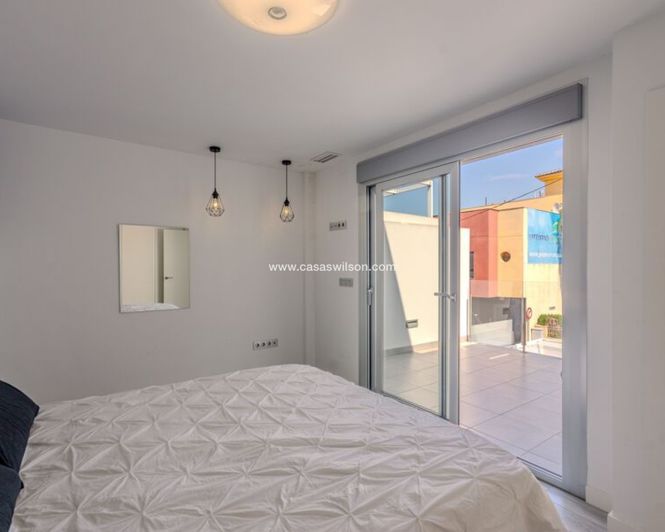 Image No.19-3 Bed Villa for sale