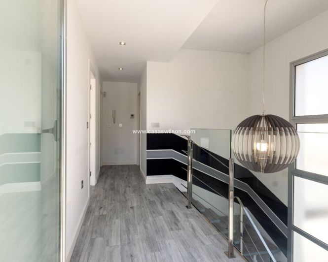 Image No.27-3 Bed Villa for sale