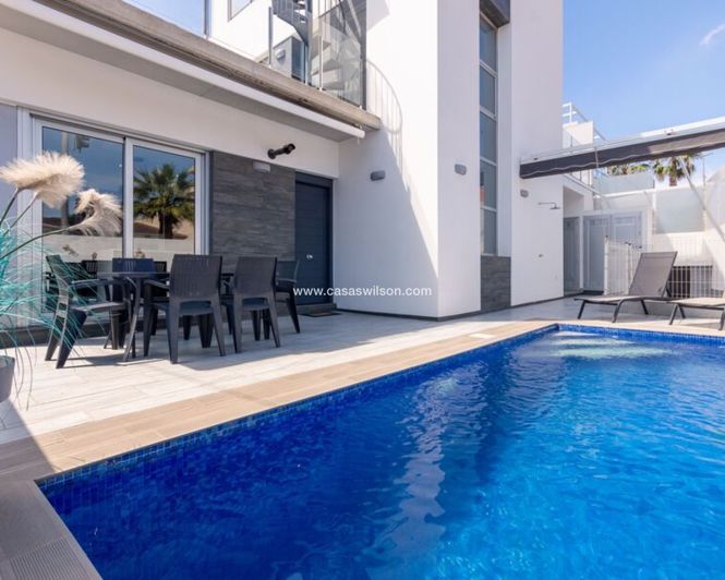 Image No.43-3 Bed Villa for sale