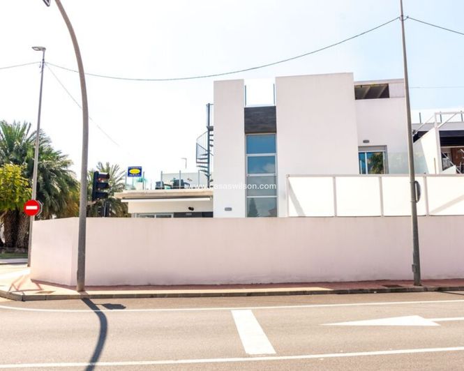 Image No.44-3 Bed Villa for sale