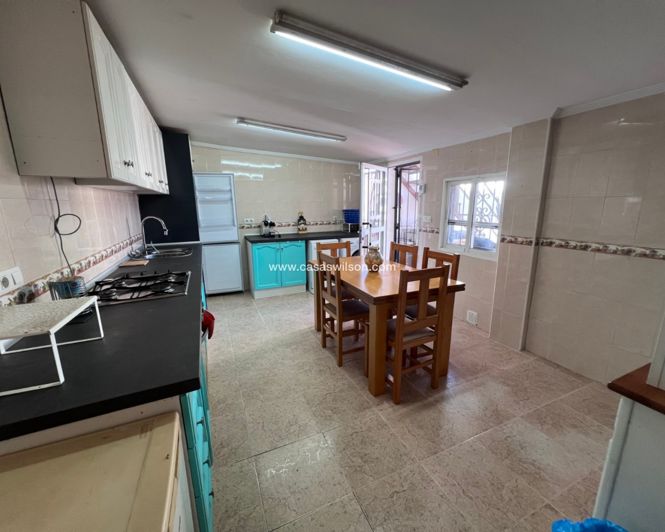 Image No.12-2 Bed House for sale