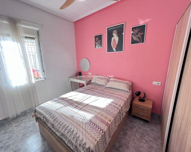 Image No.13-2 Bed House for sale