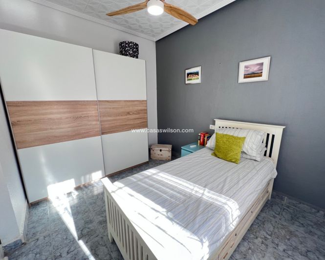 Image No.17-2 Bed House for sale