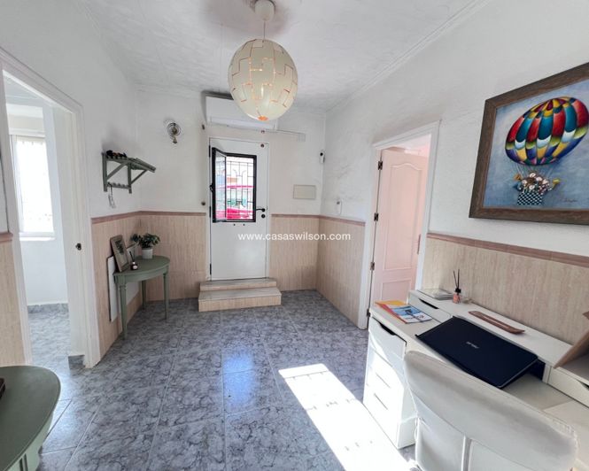 Image No.5-2 Bed House for sale