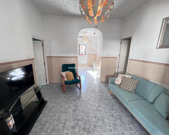 Image No.7-2 Bed House for sale