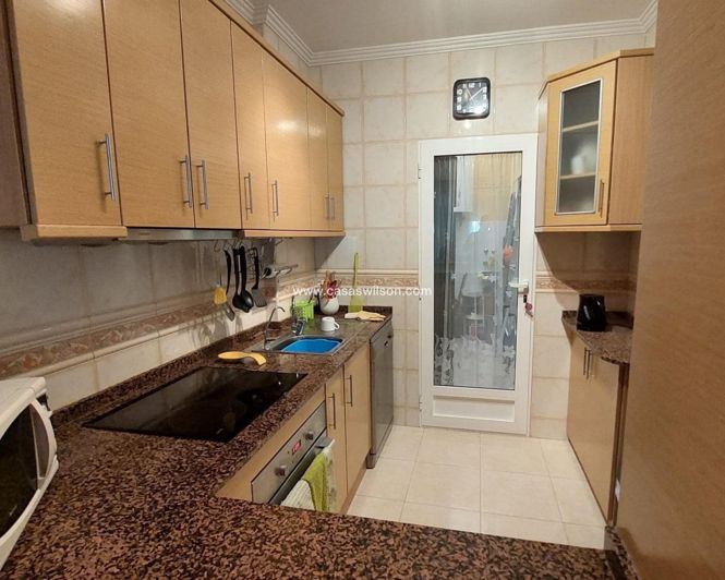 Image No.8-3 Bed Apartment for sale