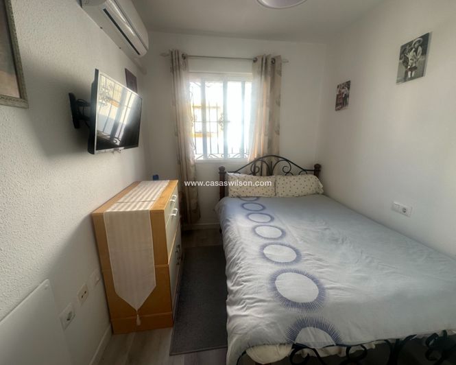 Image No.15-3 Bed Townhouse for sale