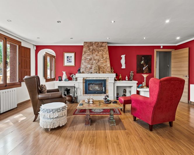 Image No.14-4 Bed Property for sale