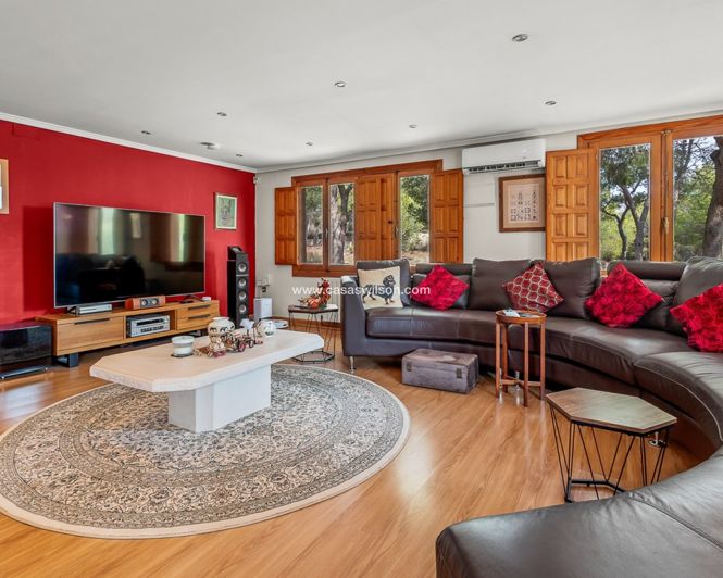 Image No.15-4 Bed Property for sale