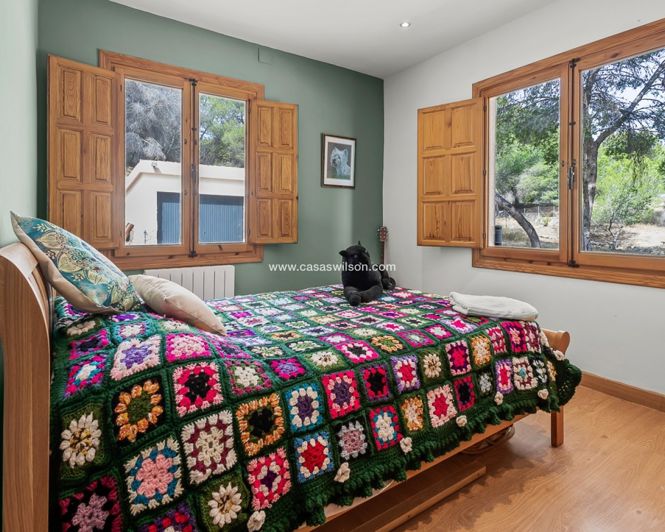 Image No.19-4 Bed Property for sale