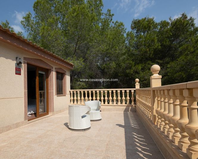 Image No.30-4 Bed Property for sale