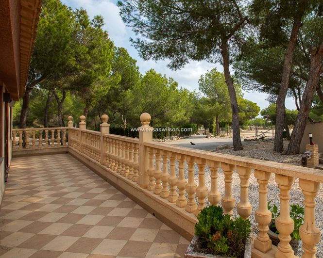 Image No.32-4 Bed Property for sale