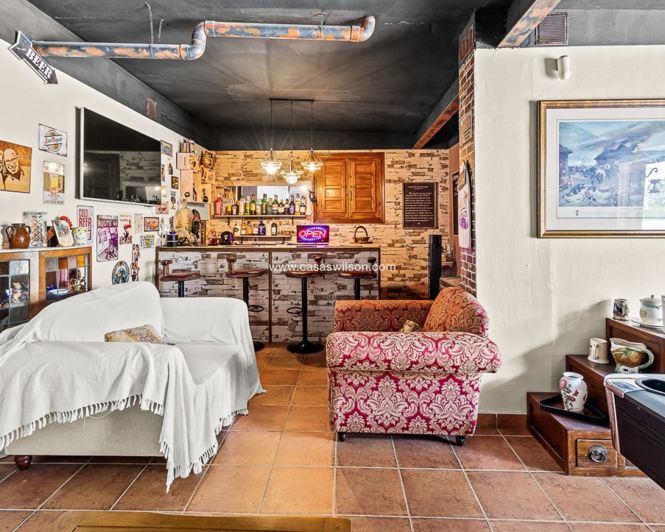 Image No.38-4 Bed Property for sale