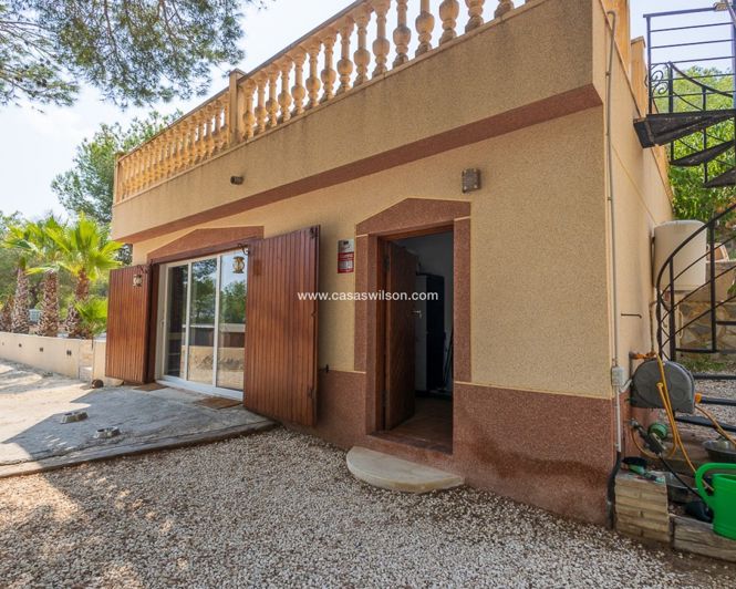 Image No.4-4 Bed Property for sale