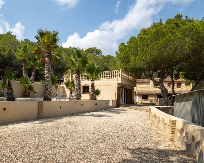 Image No.41-4 Bed Property for sale