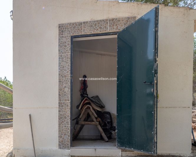 Image No.43-4 Bed Property for sale