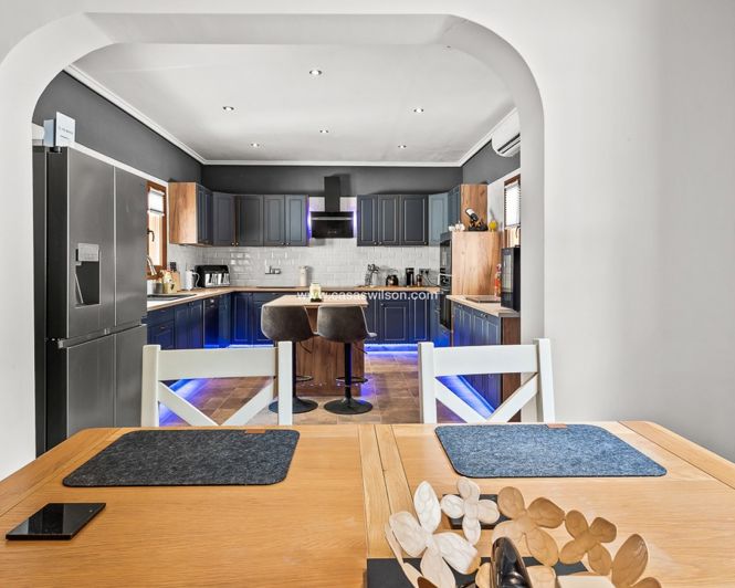 Image No.7-4 Bed Property for sale