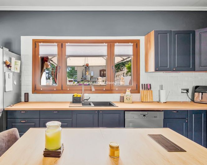 Image No.8-4 Bed Property for sale