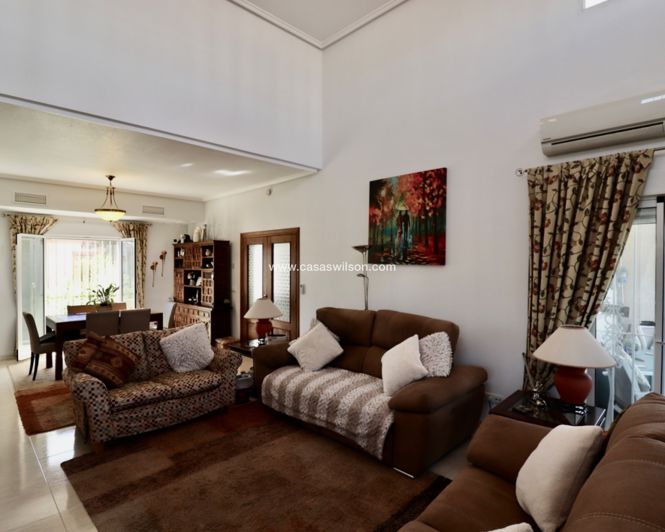 Image No.9-4 Bed Property for sale