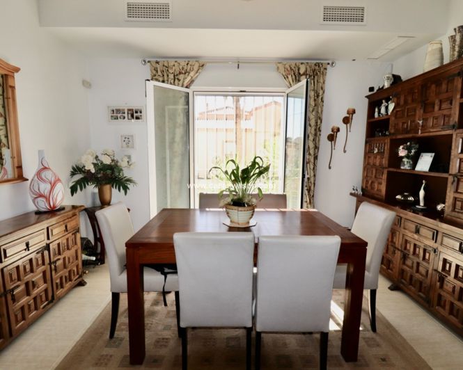 Image No.10-4 Bed Property for sale