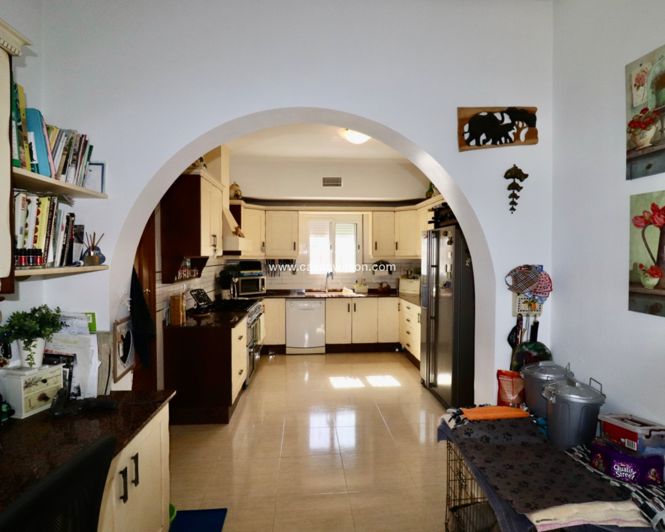 Image No.11-4 Bed Property for sale