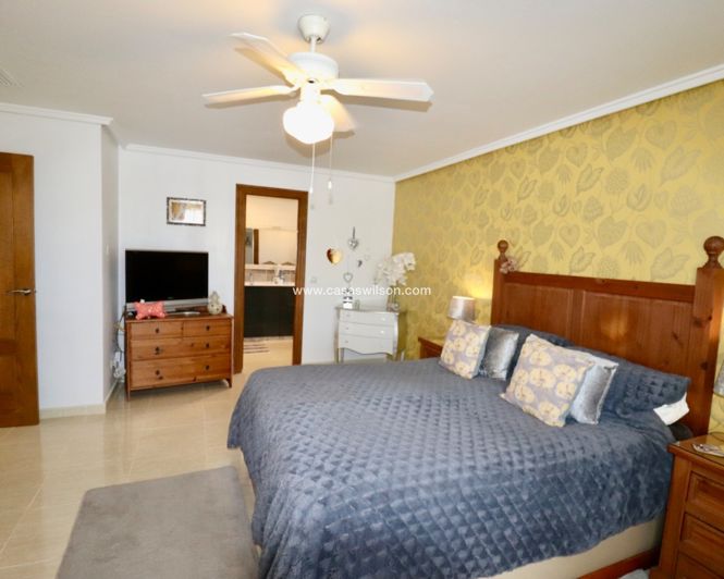 Image No.16-4 Bed Property for sale