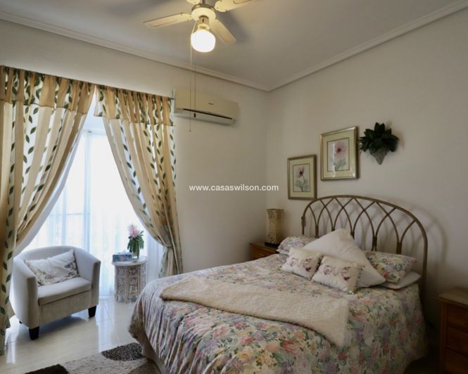 Image No.20-4 Bed Property for sale