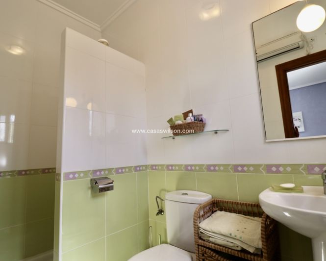 Image No.25-4 Bed Property for sale