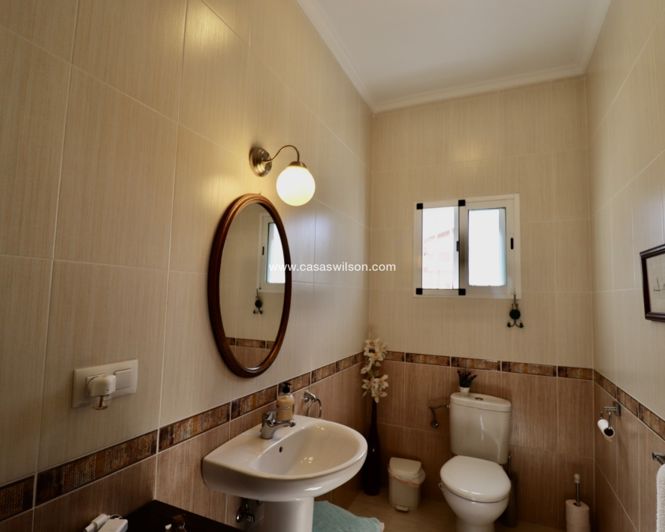 Image No.27-4 Bed Property for sale