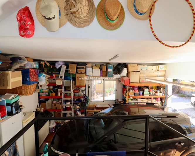 Image No.28-4 Bed Property for sale