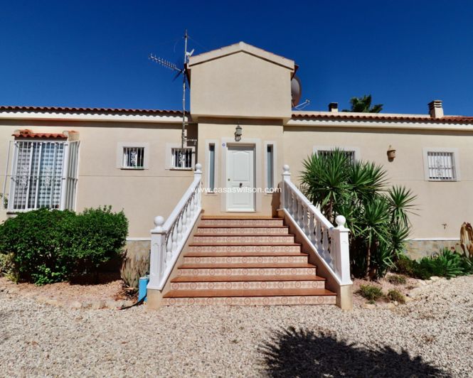 Image No.32-4 Bed Property for sale