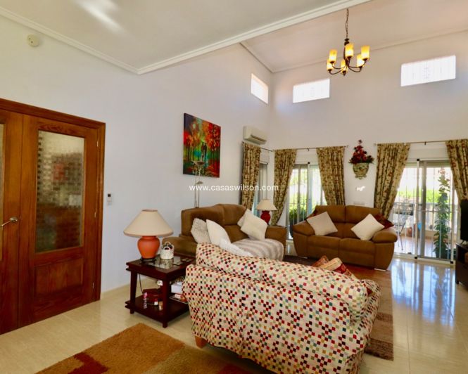 Image No.7-4 Bed Property for sale