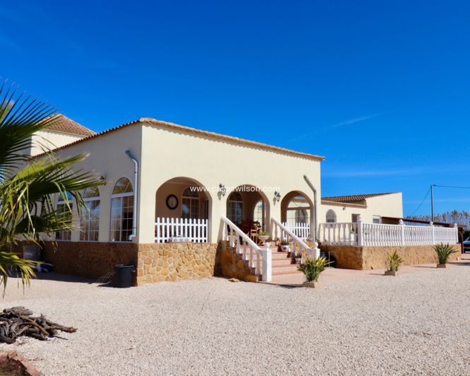 Image No.2-5 Bed Property for sale