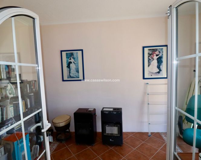 Image No.25-5 Bed Property for sale