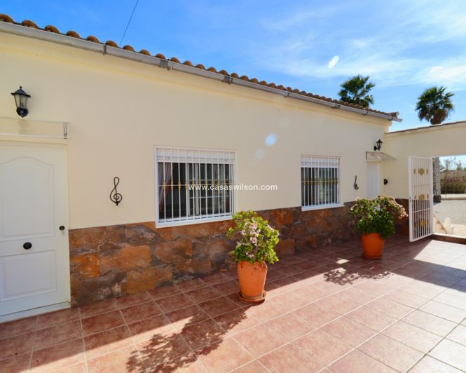 Image No.28-5 Bed Property for sale