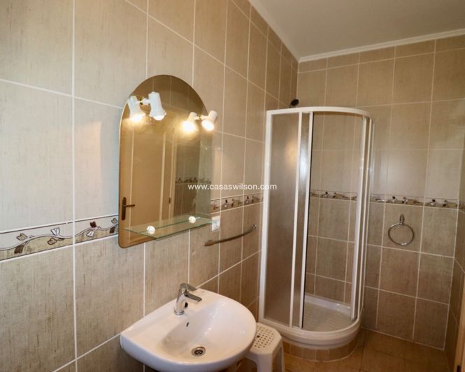 Image No.34-5 Bed Property for sale