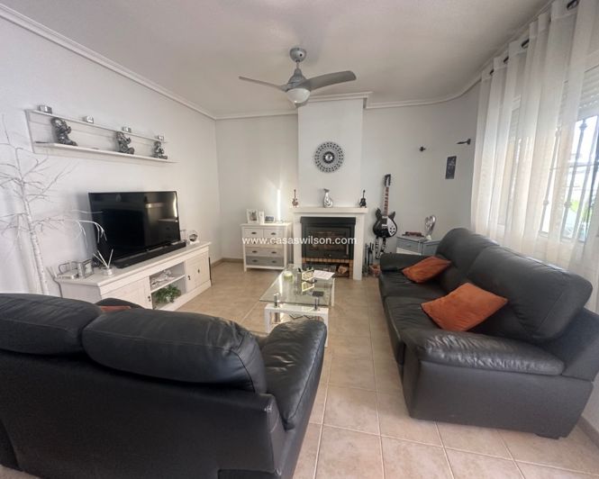 Image No.11-2 Bed Property for sale