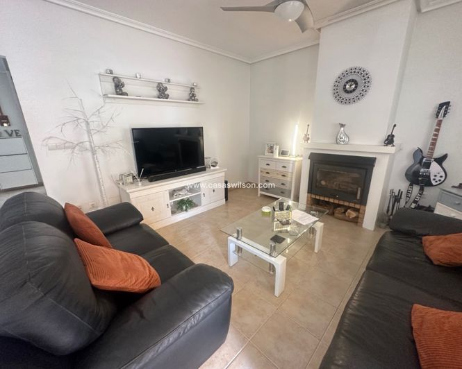 Image No.12-2 Bed Property for sale