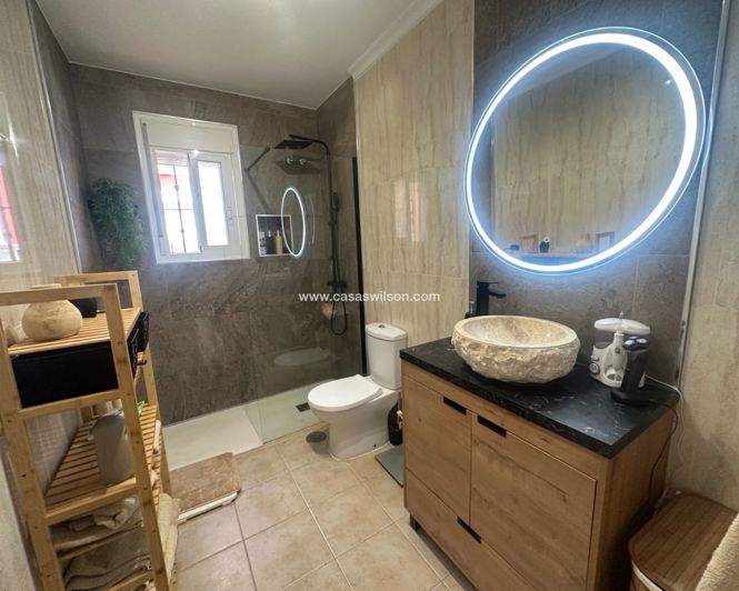 Image No.16-2 Bed Property for sale