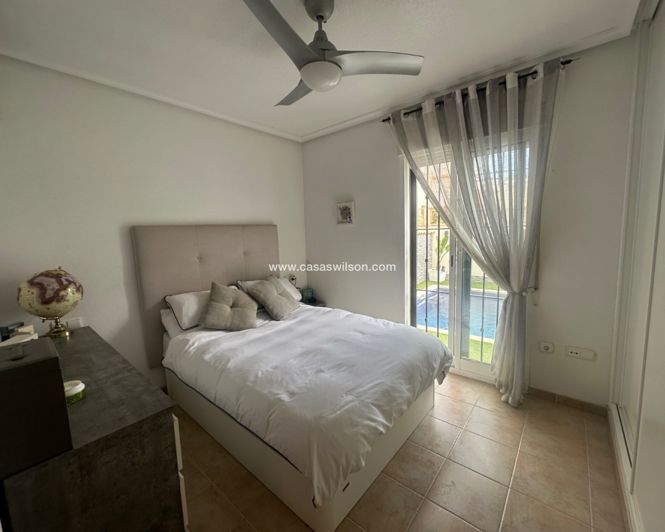 Image No.17-2 Bed Property for sale